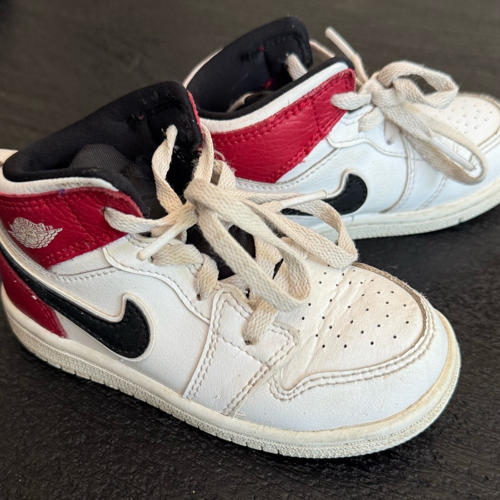 Air Jordan 1 mid